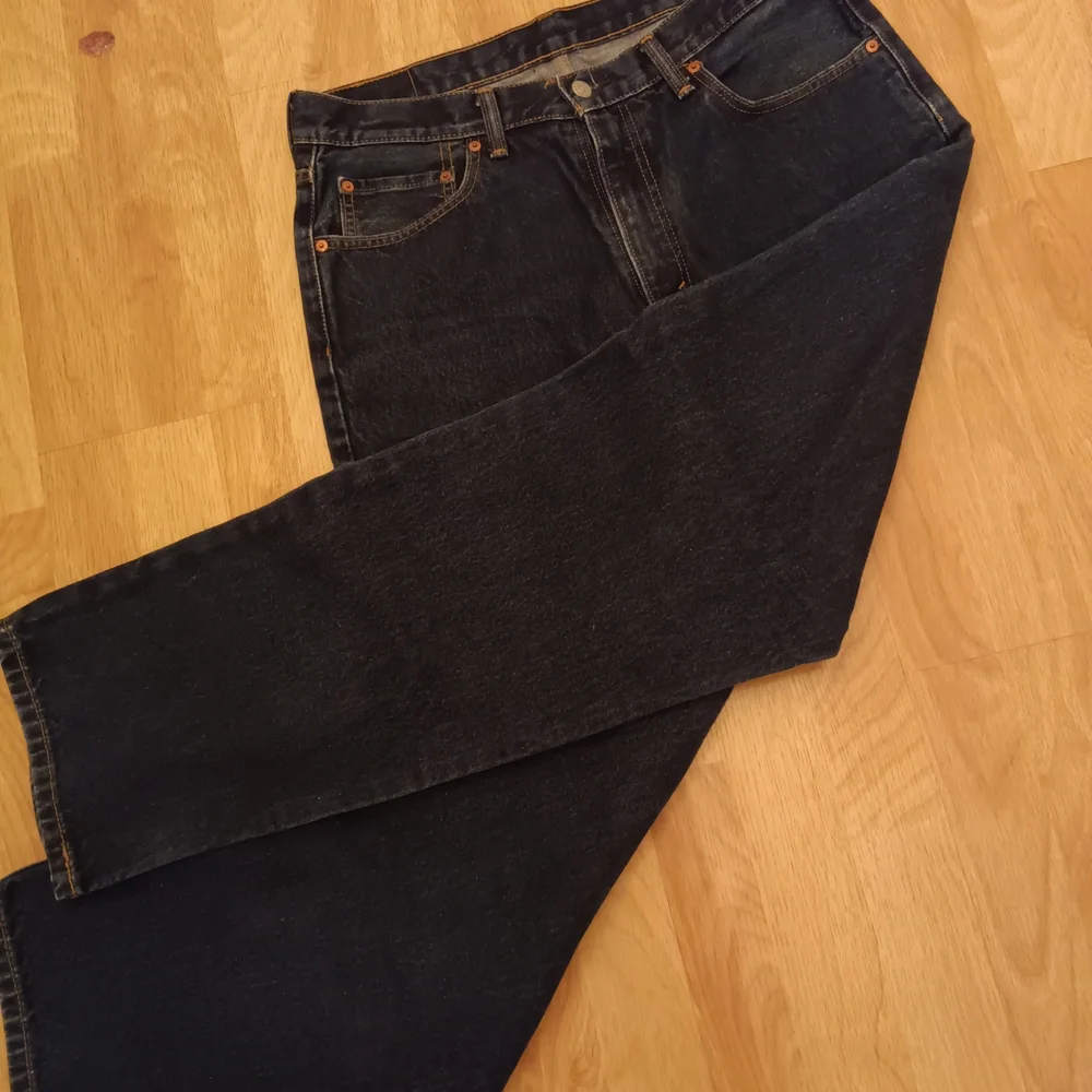 Levi's 550 / Men's/ Dark Indigo Straight Jeans/ Size W 35 L 32